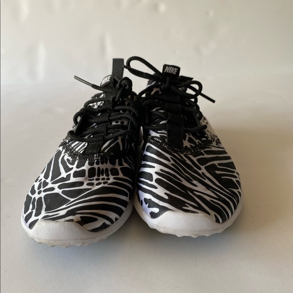 RARE NIKE Womens Zebra Print Sportswear Shoe 5.5 - Picture 3 of 6